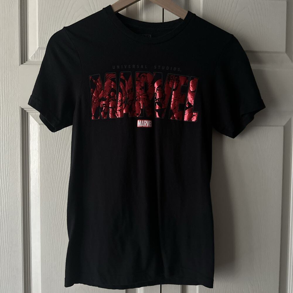 Marvel Universal Studios Red Foil Avengers Logo Women Black Graphic T-Shirt - XS